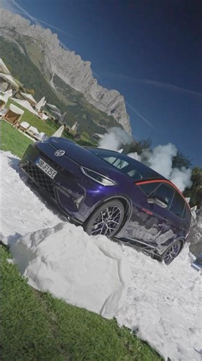 The ID.3 GTX FIRE+ICE in one of its elements - among wild ice peaks ❄️🧊