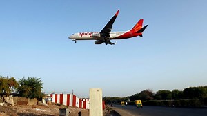 Flyer recounts 5 minutes of horror on SpiceJet flight from Mumbai to Durgapur - CNBC TV18