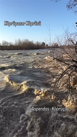 Çubuk Çarşı Senatosu on Instagram: "Köprüpazar Köprüsü, Roma döneminden kalma, günümüzde Türkiye’de, Aspendos yakınlarında Köprüçay (Eurymedon) nehri üzerinden geçen, 9 kemerli Eurymedon Köprüsü’nün temelleri üzerine Selçuklu Hanedanı tarafından 13. yüzyılda yapılmış, sivri kemerli bir köprüdür. Köprü eski Roma yapısının nehir yatağındaki ayak kalıntılarını takip ettiği için yol güzergâhının ortasında belirgin sapmalar görülür. Köprü 259,50 metre uzunluğunda olup, genişliği 9,44 metredir. Sütun