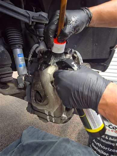 Dura Coating Technology​ Wheely Clean Concentrate - Professional Wheel Cleaner is made to remove the nasty brake dust and oxidation from chrome or aluminum surfaces ✨ Wheely Clean is NOT a degreaser, we are not removing grease or dirt 🚫 Wheely clean is not Purple Power, Dawn dish soap, Simple Green or any other degreaser amateurs use to clean wheels when in fact degreaser do a poor job cleaning wheels as they do NOT react and remove embedded brake dust! 🚫 Don’t forget to protect them with our 