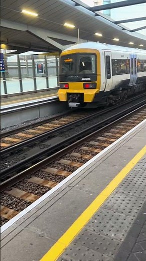 Southeastern Class 465 Networker train departs London Bridge to head for London Charing Cross #train