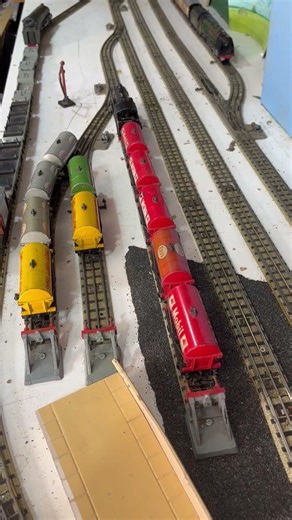 Dogs bone layout, with shunting sidings.
