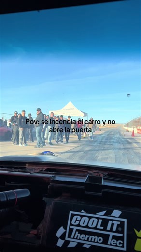 Cómo abrir la puerta del carro en una emergencia