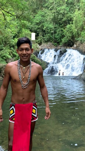 🌿✨ Descubre Embera Village, un rincón de Panamá donde la cultura indígena cobra vida. Sumérgete en las tradiciones ancestrales de la comunidad Embera y vive una experiencia única al conocer sus artesanías, danzas y costumbres. En este pintoresco poblado, cada visitante es recibido con cálida hospitalidad y la oportunidad de aprender sobre su forma de vida, en armonía con la naturaleza. ¡No te pierdas la oportunidad de conectar con una de las culturas más fascinantes de nuestro país! 🌟 . #Ember