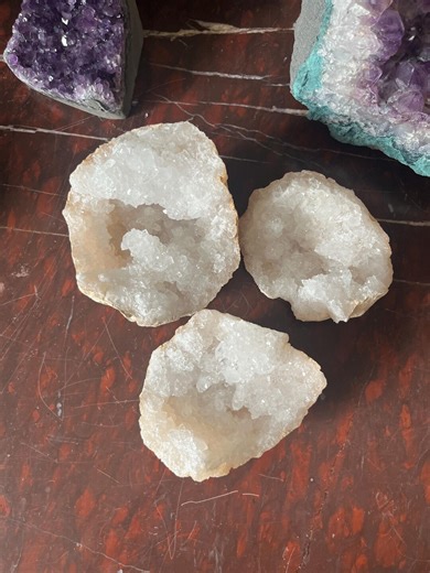 High Quality 1.5kg Whole Quartz Geode in 3 Pieces. Large Quartz Geode "master Healer" Crystal for Positivity. Stunning Quartz Geode Crystal. - Etsy UK