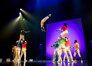 Des acrobates du Cirque du Soleil chutent sur scène et se blessent en plein spectacle à Montréal