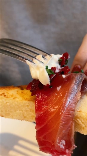 Beetroot gin-cured salmon with beetroot remoulade, horseradish crème fraiche toasted brioche 🐟🎄 Available on our festive set menu! To book, please email: Balans No.60⁠ 📧 balansno60@balans.co.uk⁠ ⁠ Balans East ⁠ 📧 balansstratford@balans.co.uk⁠ ⁠ Balans Kensington ⁠ 📧 balanshsk@balans.co.uk | Balans