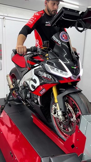 Aprilia Tuono V4 on the Dyno