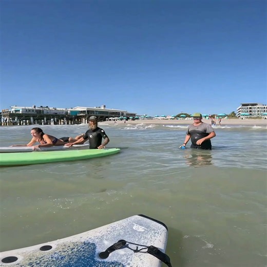 Learning to surf at Cocoa Beach Florida. If you’ve ever wanted to try surfing, let this be your sign: do it… but expect chaos before the win. Now tell usnwho do you think did better… Kellie or Cody? | Cody & Kellie