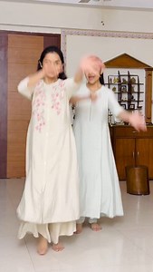 It was not just fun singing KRISHNA KRISHNA, but equally fun dancing ! Your turn to try the KRISHNA KRISHNA Hookstep this Janmashtami 🦚 ! Hare Krishna 🙏🏻 | Antara Nandy