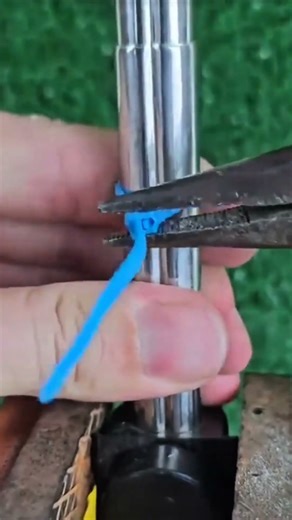 Easy Way to Remove Tise Straps Without Scissors #lifehack #diyprojects