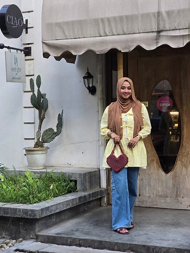 13K views · 221 reactions | If you are looking for an aesthetic cafe at Banani then it can be a option for you to spend a qaulity time and click thousands of photos with your girlies. (Location in the pinned comment) . . . . . . . . . . . . . . . #kajolkonya #modestdesi #fypシ #fitcheck #fblifestyle #aestheticcafe #ciao #ciaocafe #adessertboutique #resturants #aestheticresturant | কাজলকন্যা-Kajolkonya | Facebook