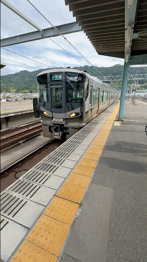 【海南駅】人によっては当たり外れデカい⁉︎ きのくに線（227系）に乗り込むシーン#jr西日本#紀勢本線#海南