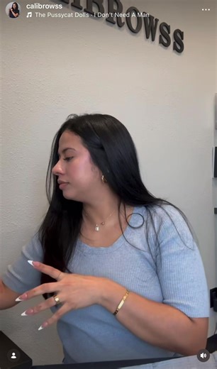 A day with me! 💗 book your appointment! Located in Siloam springs Arkanas📌#microbladingeyebrows #ombrebrowstraining #ombrebrows #nwa