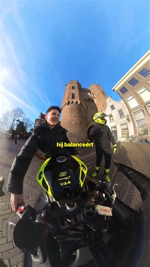 𝕸𝖆𝖆𝖗𝖙𝖊𝖓 | ℭ𝔬𝔫𝔱𝔢𝔫𝔱 ℭ𝔯𝔢𝔞𝔱𝔬𝔯 on Instagram: "Eindbaas van 15 jaar oud balanceert mijn R9 zonder blikken of blozen. Zou dat komen omdat hij een @yamaharacingblucrubenelux talent is?👀 Oh en hoe heet die tent ook alweer waar we zaten? Waar ik mijn spaanse broodje bal had gegeten 🍔"