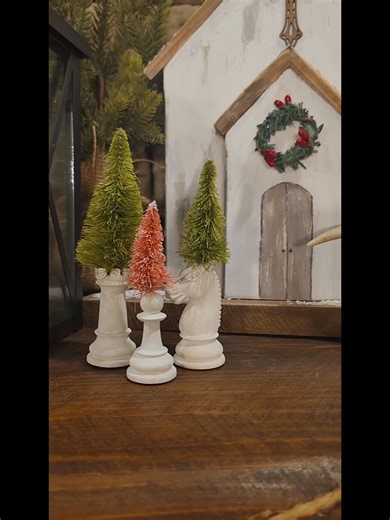 Turning old chess pieces into charming little Christmas décor! ♟✨ Paired with bottle brush trees, they make the sweetest mini winter scene — a perfect blend of rustic charm and vintage whimsy. #RusticChristmas #BottleBrushTrees #ChessPieceCraft #DIYChristmasDecor #VintageChristmasVibes #RusticHolidayDecor #RepurposedCrafts #ChristmasDIY #UpcycledDecor #HolidayInspiration #RusticStyle #ARusticSpace | A Rustic Space | Facebook