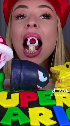 Satisfying ASMR Eating Sounds with Hunnibee