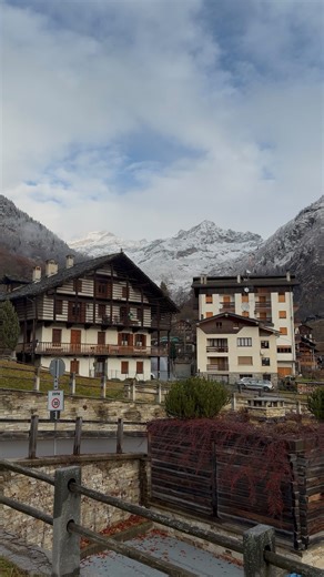 The ski season 25/26 in Alagna Sesia has started🎿 📍Alagna Sesia #mountaincabinvalsesia #valsesia #alagna #alagnavalsesia #monterosaski #invalsesia #igpiemonte #alps #ski #mountain #alagnafreerideparadise #alagnawildparadise #igpiemonte #igvercelli_biella | Mountain Cabin Valsesia