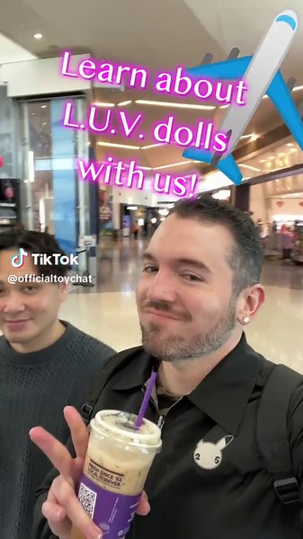 We’d like to thank Far Out Toys for inviting us to a special behind-the-scenes event in Los Angeles, where we learned all about L.U.V. Dolls and were gifted the full Series 1 collection! 🤩 This new doll brand from the creators of Glo-Up Girls features a cast of four diverse characters who are all about high fashion. 💅 These girlies are so cute, standing slightly smaller than your average 1:6 scale doll and sporting loads of detailed fashions & accessories. They even each have a unique sculpt! 