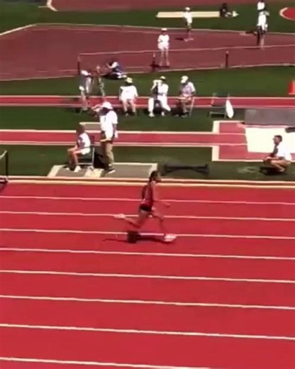 Ricardo Amorim on Instagram: "A incrível vitória de Brooklyn Anderson nos 100m com barreiras chama a atenção por dois fatores: 1. Como é bom construir uma⁠ liderança tão folgada que ainda dá para vencer, mesmo tropeçando e caindo no final; 2. ⁠Nem sempre as coisas saem como imaginamos. Nessas horas, nossa capacidade de adaptação e improvisação faz a diferença. A dela foi incrível. Se o meu conteúdo já impactou positivamente a sua trajetória, conto com seu voto no Prêmio iBest. Comente “IBEST” ou