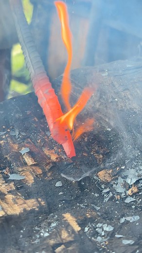 The skill and prowess of a blacksmith in bending steel and shaping it into a crowbar, are you interested in seeing it? ⛏️⚒️ #blacksmith #traditionalblacksmith #blacksmith_challenge #CulturalHeritage #metalwork #metalart #handmade #forging #travel | Rizaldi