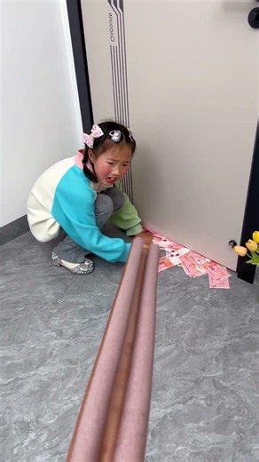 مع شريط الباب هذا، لن تحتاج بعد الآن إلى القلق بشأن التيارات الهوائية في منزلك!