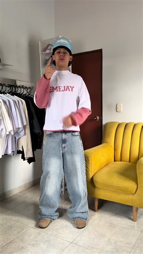 ¿Cómo usar pantalones baggy en streetwear?