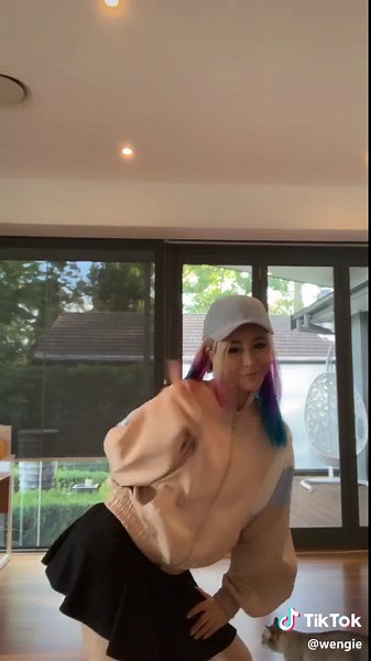 Look what happens in the middle?? Lace Up dance practice now up on my channel!3rd emoji?