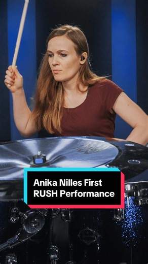 Anika Nilles’ first live performance with RUSH! ⚡️ A full circle moment for drummers everywhere honoring a legacy while making it her own #drumeo #musora #junos #rush #anikanilles