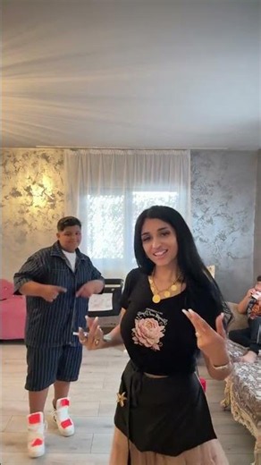 Is Melek dancing badly? #melek