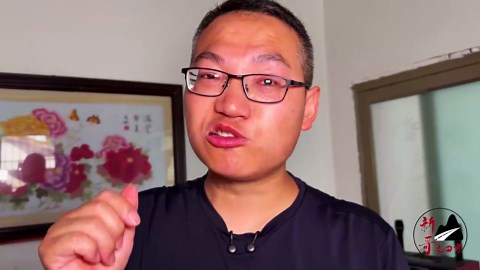 四川小伙做凤眼猪肝，1斤狂塞12个咸蛋黄，金丝楠木熏48小时