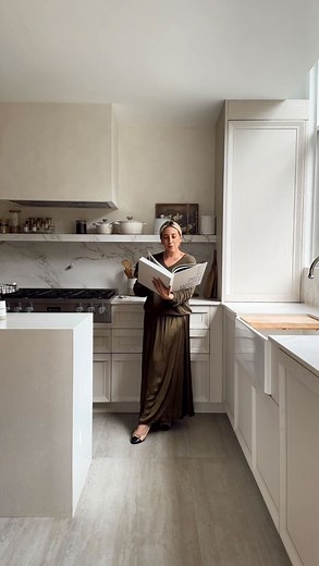 Luz Colsa on Instagram: "Estos son los electrodomésticos que puse en mi cocina nueva. Son @miele , una marca que siempre me ha encantado, sinónimo de elegancia, diseño, tecnología y sustentabilidad. Una marca familiar alemana de electrodomésticos” , que lleva 125 años en el mercado. 1. Range Top: viste mucho mi cocina y me encanta porque •Está hecho de acero “CleanSteel” , no requiere de productos de limpieza especiales. Literal con agua y jabón se limpia perfectamente. Y los soportes los puedes