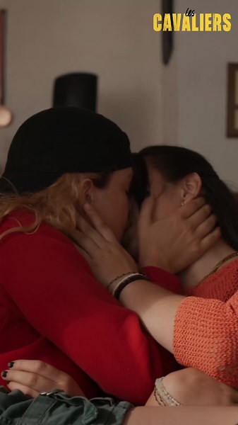 Y'a de l'amour dans l'air! 😚 Les Cavaliers, disponible sur l'appli TV5Unis d'@Unis TV. 🏇 #LesCavaliers #unistv