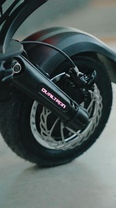 Puissance ultime, sensations extrêmes 🔥 Bien plus qu'une simple trottinette électrique, la Dualtron Thunder 3 va transformer vos trajets. Robuste, rapide, et prête à affronter tous les terrains, elle vous offre l’expérience ultime de conduite. | Weebot