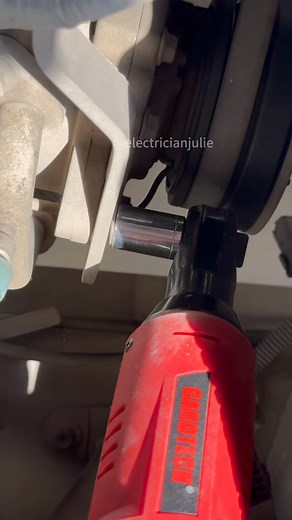 43K views · 118 reactions | Powerful small space winnerwrench electriciantools springtok Tool foryou | Electrician Julie | Facebook