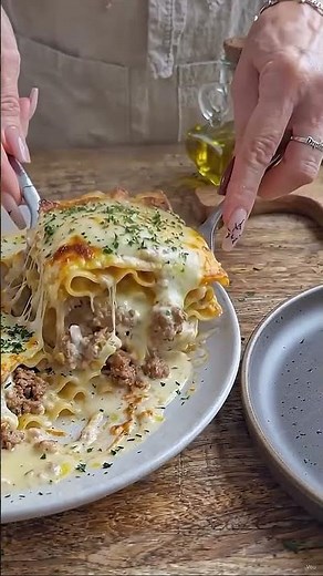 Creamy Beef Lasagna 🍝🧀🔥 | Easy Homemade Baked Pasta Recipe
