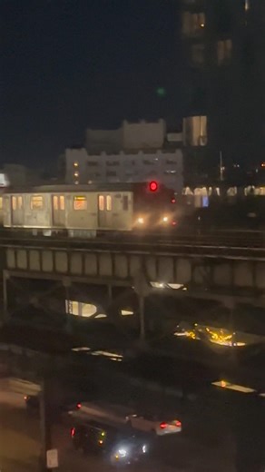 R46 (W) Train curving out of Queensboro plaza ft. R188 (7) Train