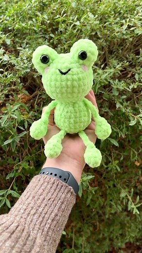 There’s seriously so many adorable frog patterns out there 🐸 Pattern credit: kawaiicuddlebug (you can find it on their Ribblr of Ravelry) Tags #handmade #crocheted #crochetplush #amigurumilove #yarntokyarn #fiberart #kawaii #cute #crochetinspiration #freepattern #crochetpattern #crochetfrog #frogplushie #crochettok #plushiess #crochetstuffedanimals #crochetcrochetaddict