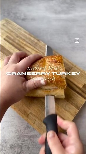 CRANBERRY TURKEY SANDWICH | #sandwich #cranberries #turkey #thanksgivingrecipe
