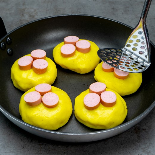 A new method to cook mashed potatoes with sausages. Into the pan! Ingredients: potatoes - 1 kg (2.2 lb) water - 1.5 l (51 fl oz) TO BOIL 20 MIN pressed cheese - 100 g (3.5 oz) salt - 10 g (0.35 oz) black pepper - 8 g (0.29 oz) curry - 3 g (0.11 oz) sausages - 200 g (7 oz) oil - 50 ml (⅕ cup) For the sauce: eggs - 2 pieces pressed cheese - 100 g (3.5 oz) sour cream - 40 g (1.4 oz) | Cookrate