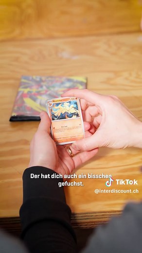 Für alle im Sammelfieber: Bei Interdiscount kannst du die beliebten POKÉMON-Karten ergattern und mit etwas Glück pullst du das heftigste Shiny. Und für alle die feiern: Happy Pokémon Day! 😍🗂️🌟 👉 Finde heraus, in welcher Filiale es noch Packs hat. Link in der Bio. #Interdiscount #Pokémon #Day #Pack #Cards #sammeln #Sammelkarten #trading #collecting #PokemonDay #Shiny