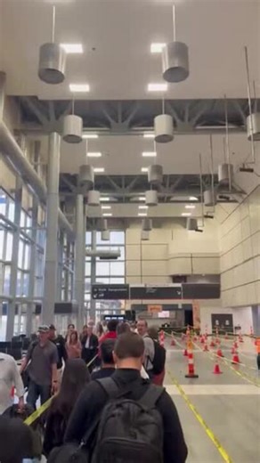 Alarms Blast as Travelers Battle Lengthy Queues at Houston Airport