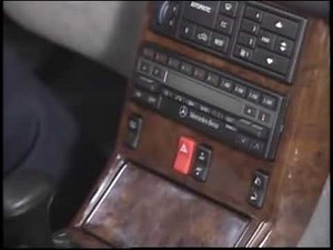 How to remove the radio and central console of the Mercedes SI R129 version?