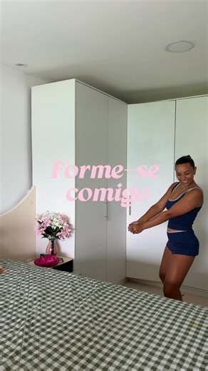 Bia França | skincare & beauty on Instagram: "o ep1. VEM AI! Finge que não me viram prontas 😅 (ps: quando eu digo uma obrigação na faculdade foi pq eu sempre vi a educação como a ÚNICA forma de transformar a minha vida. então, esse sentimento de “ok, fiz! O que já deveria ser feito, n tenho que comemorar, poq não era mais a minha obrigação” de manhãzinha me assombrou, mas passou 😅😅😅, no mais, se puderem, ESTUDEM! A educação liberta ⭐️)"