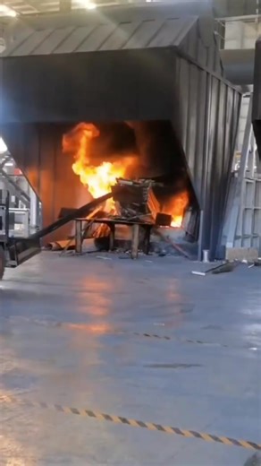 The recycled aluminum is put into smelting and finally cast into aluminum ingots. #aluminumummelting #aluminum #scraprecycling #aluminumequipment #aluminumfactroy #aluminumfurnace #aluminummelt #alumuniumbar#AluminumRecycling #casting