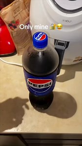 1.4M views · 25K reactions | security system #คลิปReelsสร้างกระแส #ตลก #คลิปตลก #เป๊ปซี่ชวนกันไปซ่า | พี่เก๋า เล่าเรื่อง | Facebook