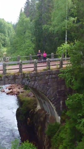 Cleaver geocache near a stone bridge