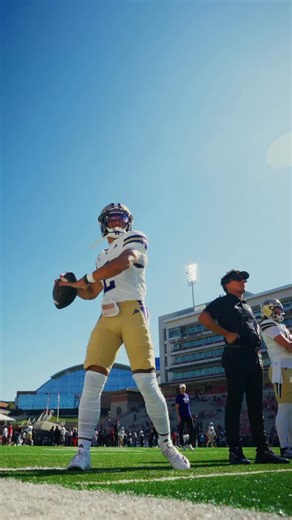 7K views · 432 reactions | ☀️  | Washington Husky Football | Facebook