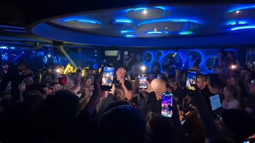 Night Club Dance Official on Instagram: "Casarica Live @dragomirdespic_design ❤️ Cilega zivota ja san tija samo nju, da do njenog srca nađem put ... 💕 #oliver #desingerica #cesarica #fullhouse"