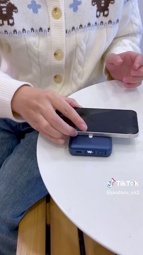 Magnetic power bank with foldable stand#powerbank #wireless #outdoorfun #holidayhaul #fyp